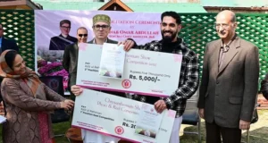 CM Omar Abdullah Felicitates Winners at Chrysanthemum Garden Creative Contest