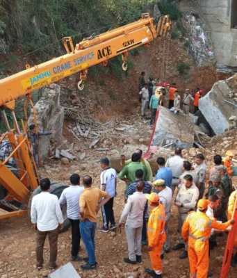 Jammu Bridge Collapse in Bantalab Kills 2 Labourers, Rescue Operations Ongoing